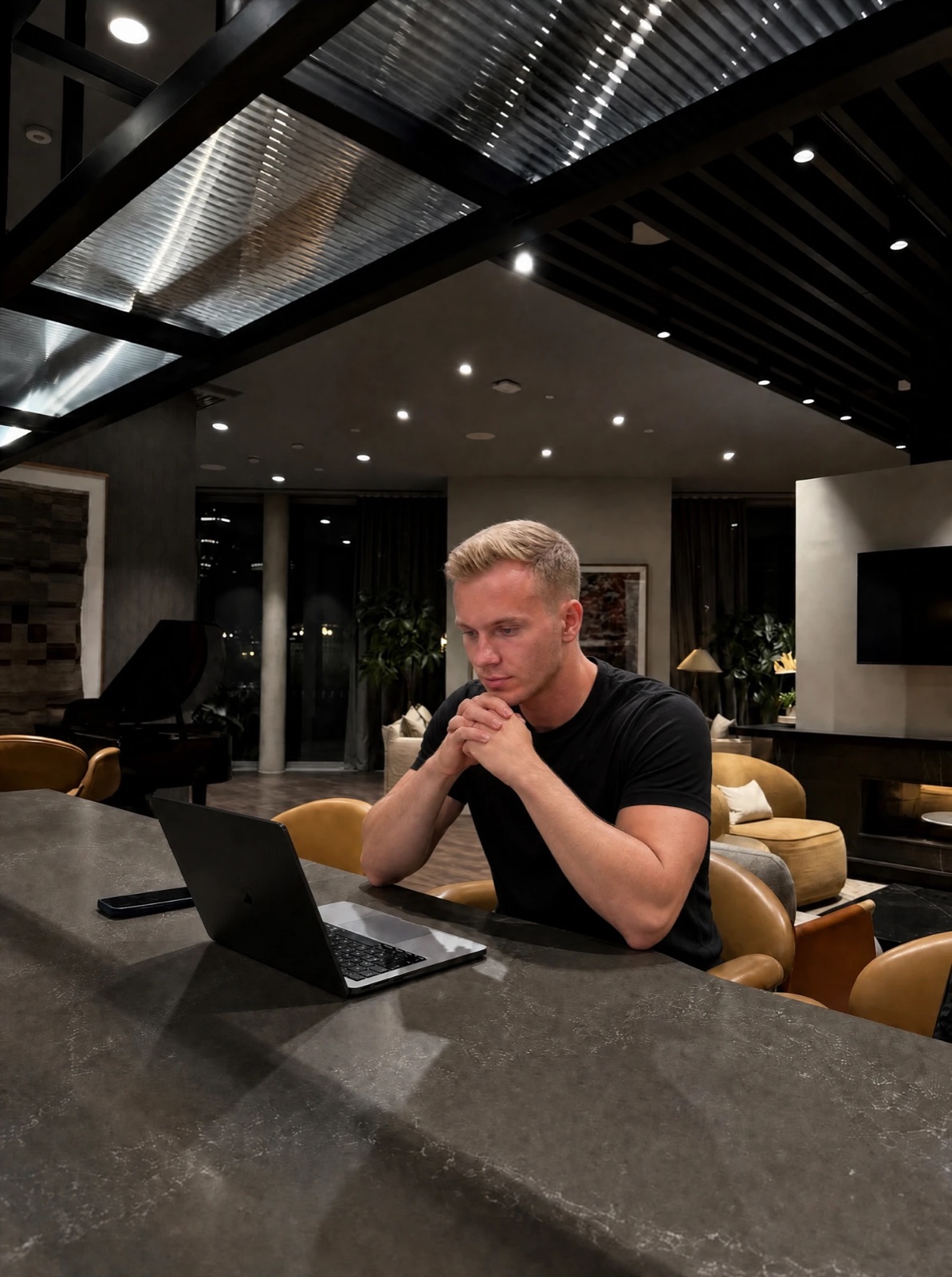 Niklas Sauber am Laptop